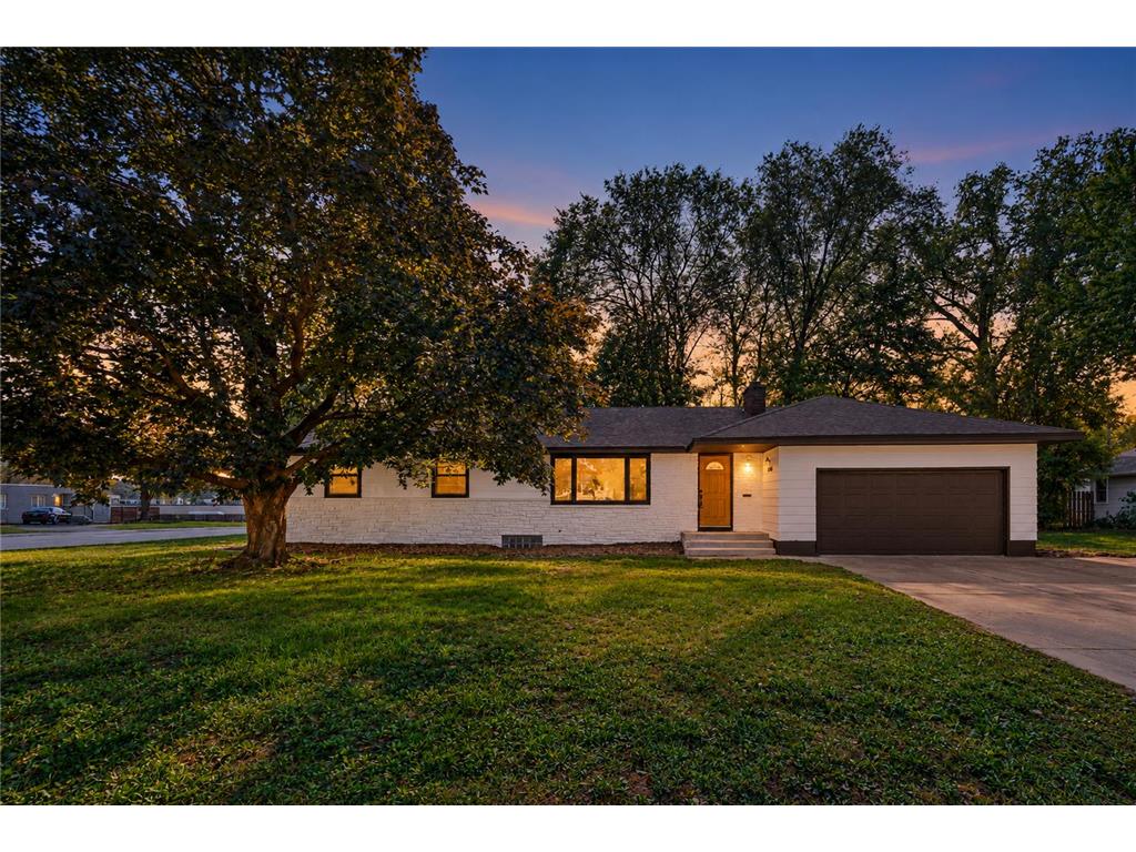 4243 Douglas Drive N Crystal, MN 55422-1610